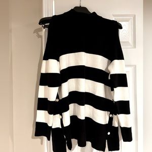 Women’s Chico’s brand cold shoulder sweater, size 3 (14/16)